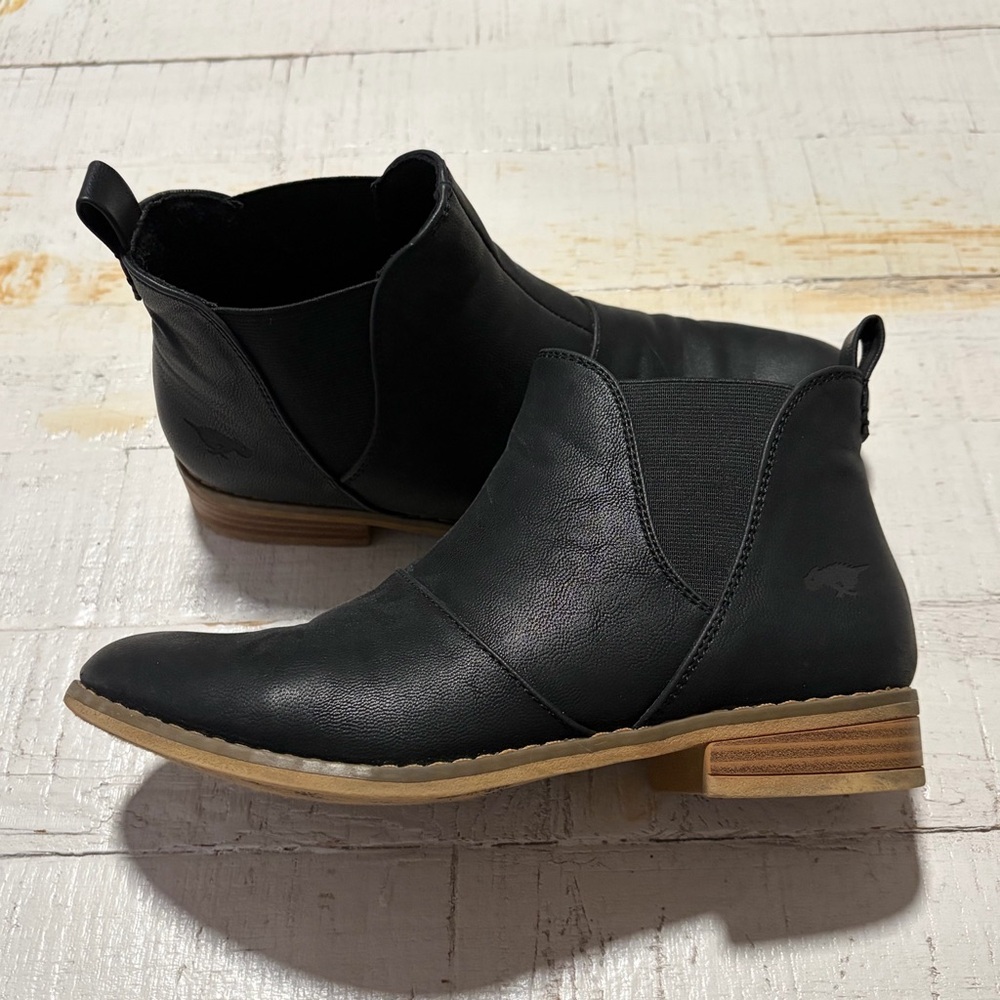 Rocket Dog Maylon size 6.5 Black Chelsea Ankle Booties Low Heel‎ Pull On Boots